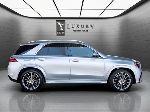 Used 2024 Mercedes-Benz GLE 450 4MATIC w/ AMG Line Exterior image 9