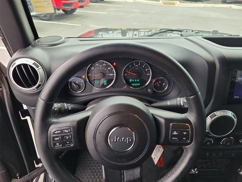 Used 2016 Jeep Wrangler Rubicon w/ Power Convenience Group image 19