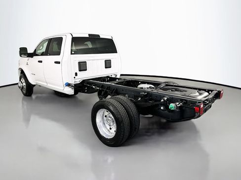 New 2026 RAM 5500 4x4 Crew Cab image 5