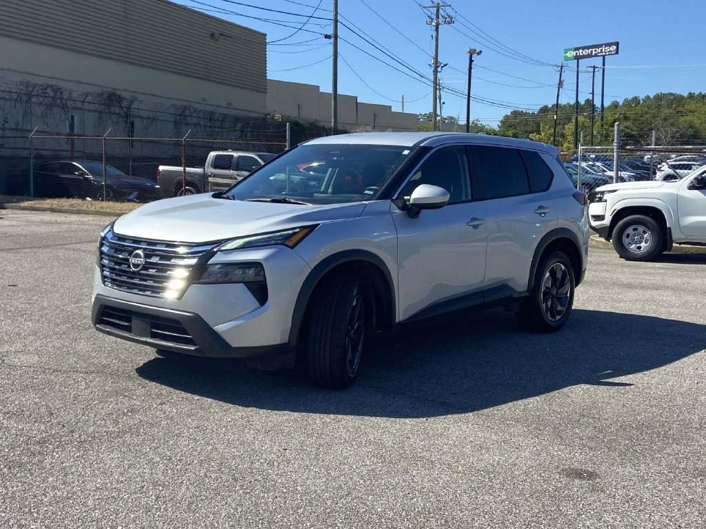 Used 2025 Nissan Rogue SV AWD/4WD image 3