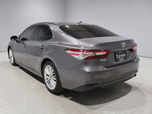 Used 2019 Toyota Camry XLE FWD image 5
