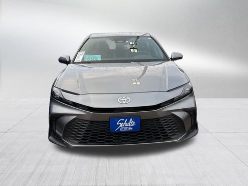 Used 2025 Toyota Camry SE image 2