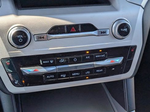 Used 2024 Ford Explorer XLT w/ Equipment Group 202A image 19