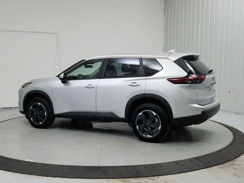 Used 2024 Nissan Rogue SV AWD/4WD image 5