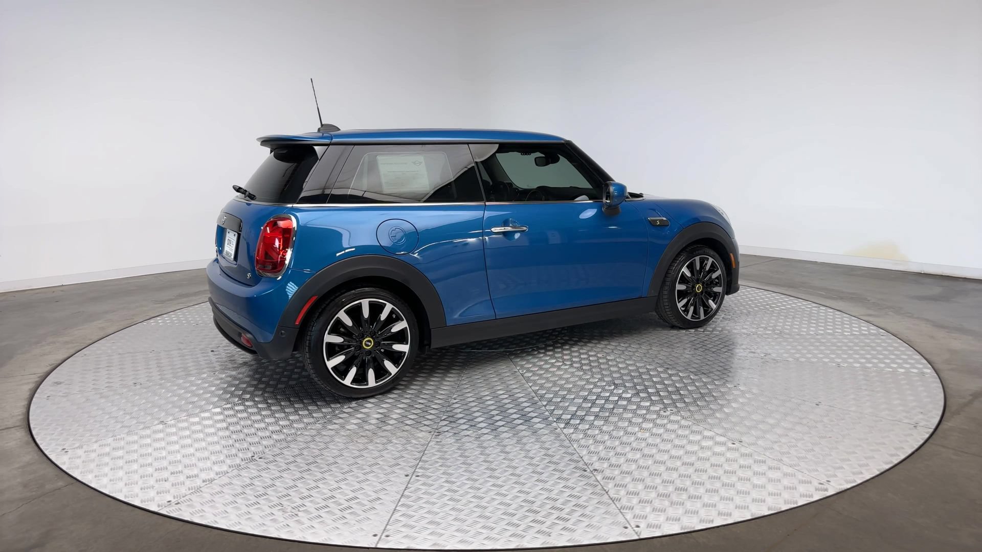 Certified 2024 MINI Cooper SE w/ Signature Upholstery Package FWD image 8
