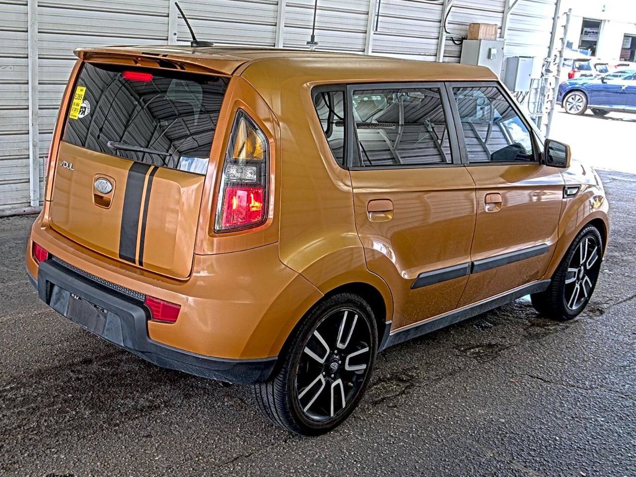 Used 2010 Kia Soul + w/ Ignition Special Edition Pkg FWD image 3