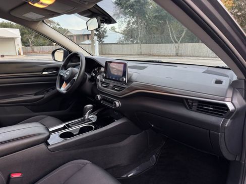 Used 2024 Nissan Altima 2.5 SV image 29
