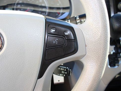Used 2013 Toyota Sienna LE image 27