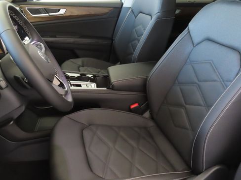 New 2025 Volkswagen Atlas SE image 12