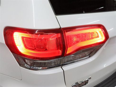Used 2019 Jeep Grand Cherokee Summit AWD/4WD image 11