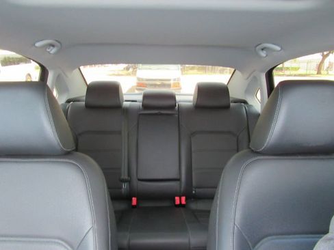 Used 2022 Volkswagen Passat 2.0T SE image 35