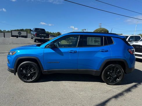 Used 2026 Jeep Compass Latitude AWD/4WD image 8
