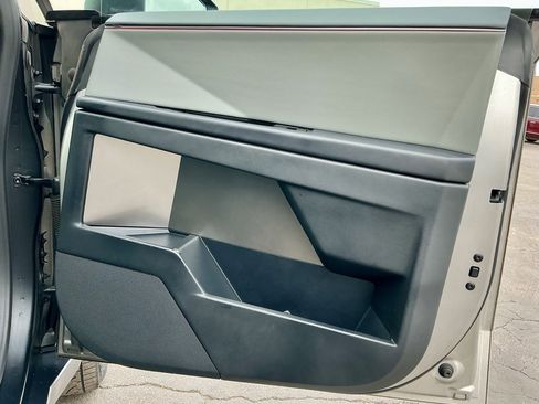 Used 2024 Tesla Cybertruck AWD Crew Cab image 30