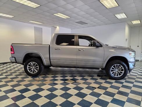 Used 2019 RAM 1500 Laramie AWD/4WD image 9
