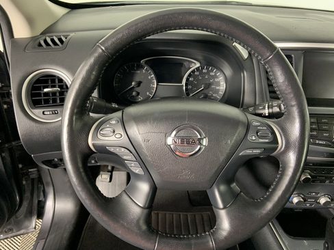 Used 2019 Nissan Pathfinder SL image 10