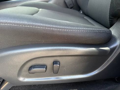 Used 2020 Nissan Pathfinder SV AWD/4WD image 17