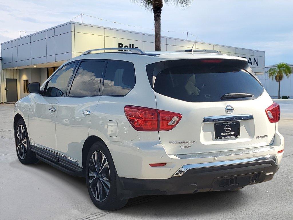 Used 2017 Nissan Pathfinder Platinum FWD image 4