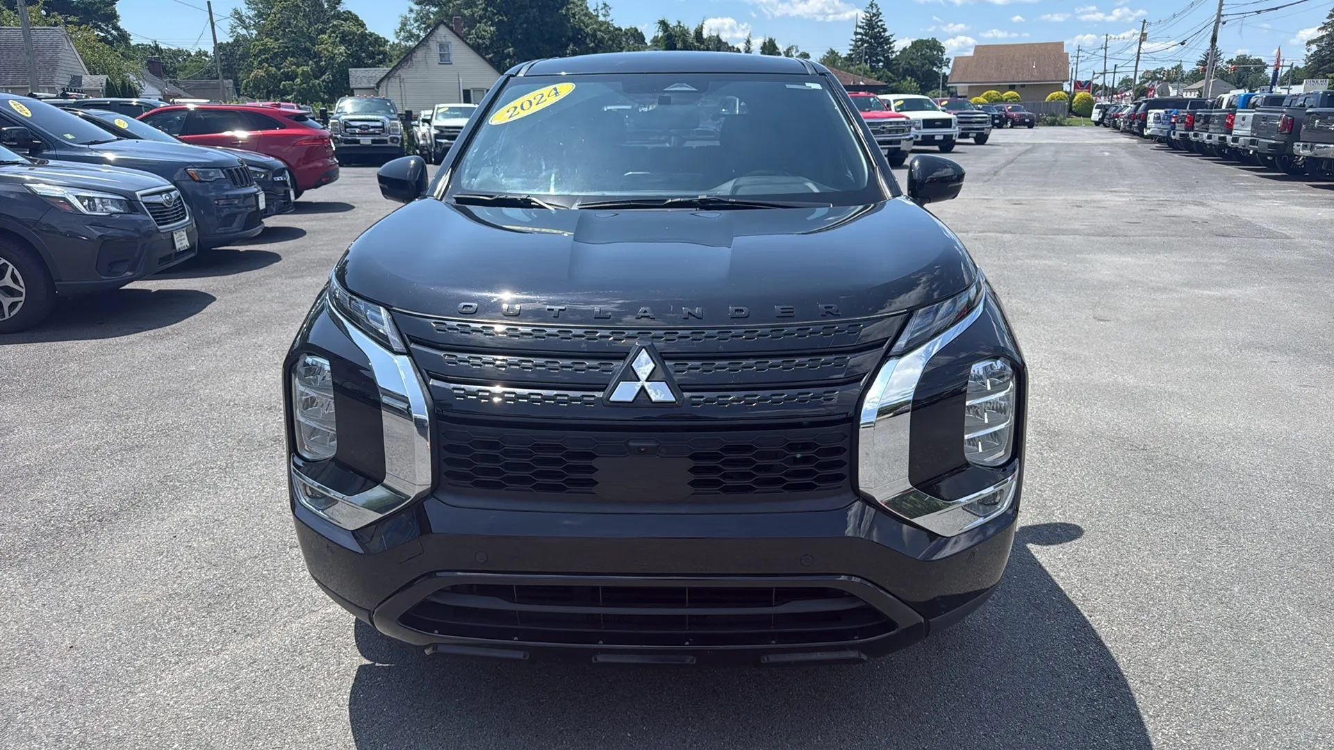 Used 2024 Mitsubishi Outlander FWD image 2