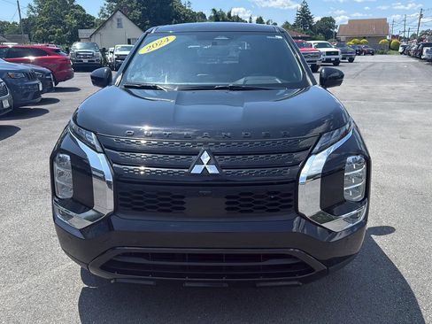 Used 2024 Mitsubishi Outlander FWD image 2