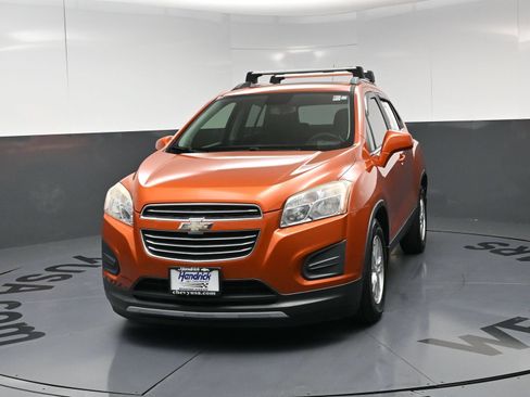 Used 2015 Chevrolet Trax LT w/ LT Sun and Sound Package FWD image 11