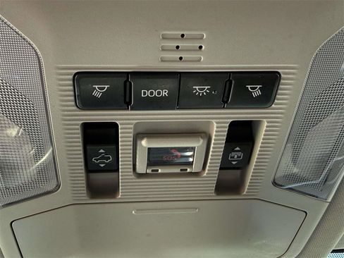 Used 2021 Toyota RAV4 Limited image 25