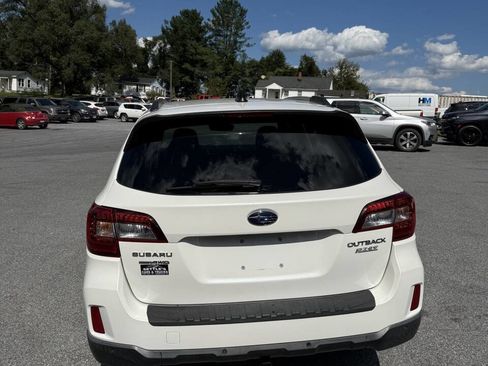 Used 2017 Subaru Outback 2.5i Touring image 3