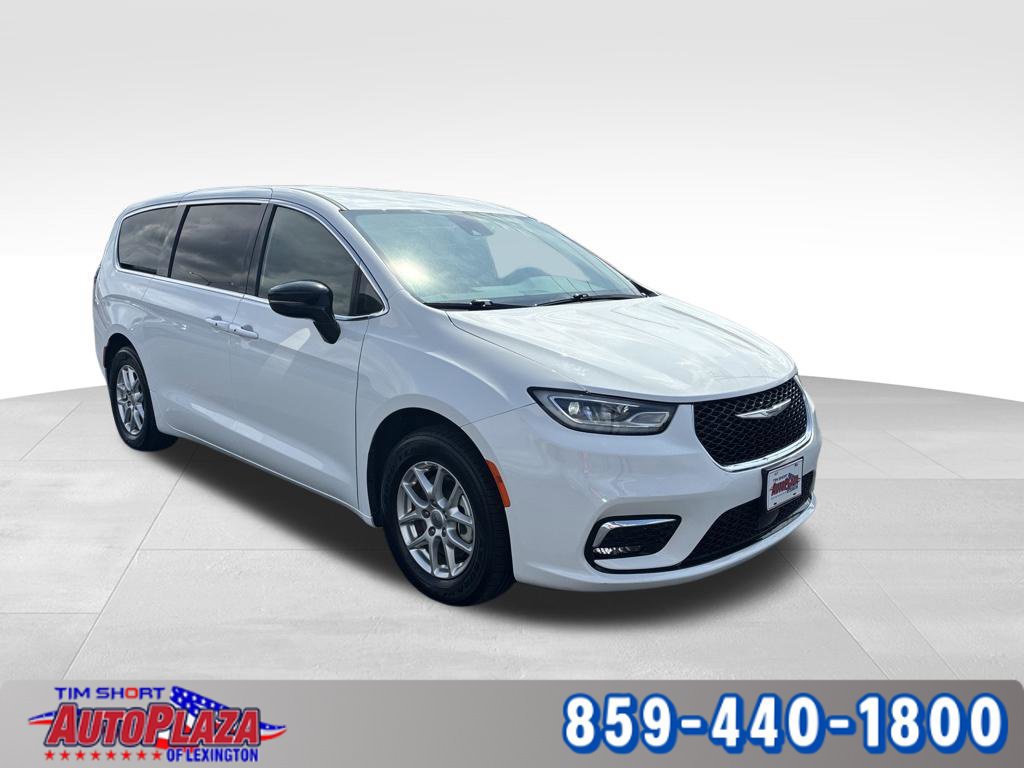 Used 2025 Chrysler Pacifica Select FWD image 7