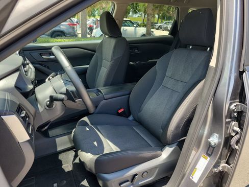 Used 2025 Nissan Rogue SV FWD image 16