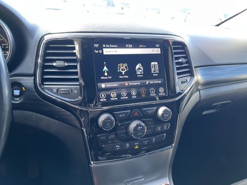Used 2021 Jeep Grand Cherokee Laredo w/ Trailer Tow Group IV AWD/4WD image 17