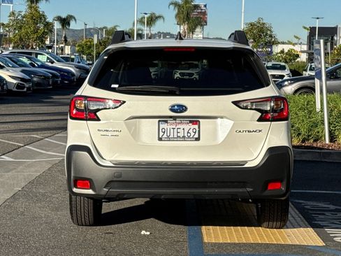 Used 2025 Subaru Outback Premium image 5