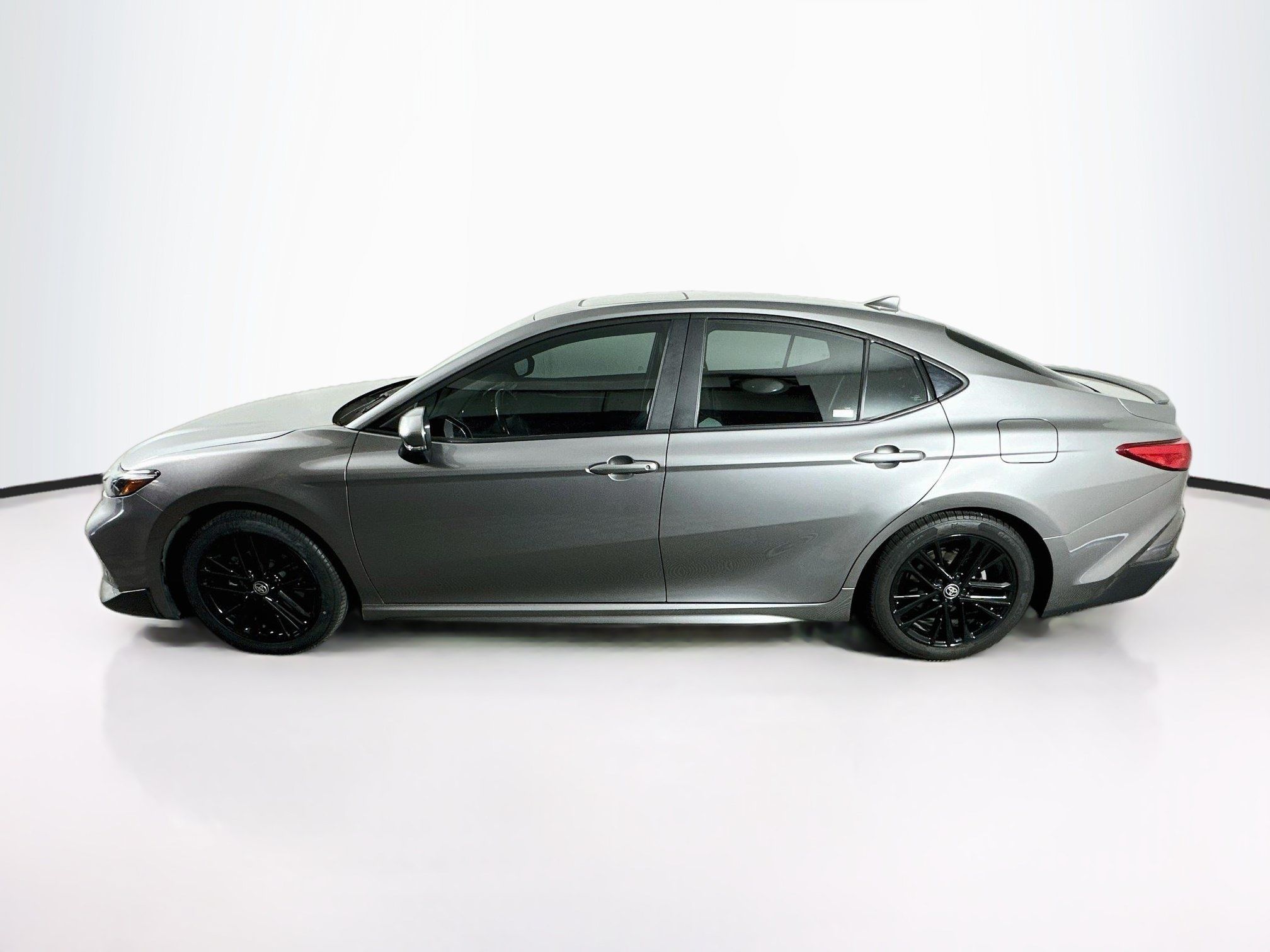 Used 2025 Toyota Camry SE w/ Multimedia Upgrade Package FWD image 4