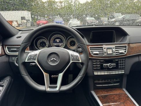 Used 2014 Mercedes-Benz E 550 4MATIC Sedan image 30