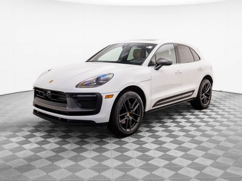 Certified 2023 Porsche Macan Turbo image 1