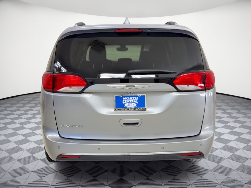 Used 2017 Chrysler Pacifica Touring-L Plus w/ Tire & Wheel Group FWD image 11