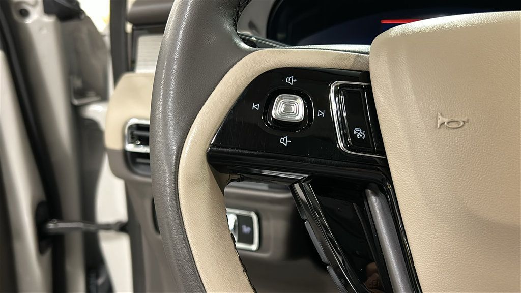 Used 2024 Lincoln Corsair AWD w/ Equipment Group 101A image 12