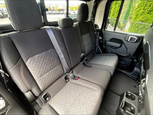 New 2025 Jeep Gladiator Mojave w/ Convenience Group image 23