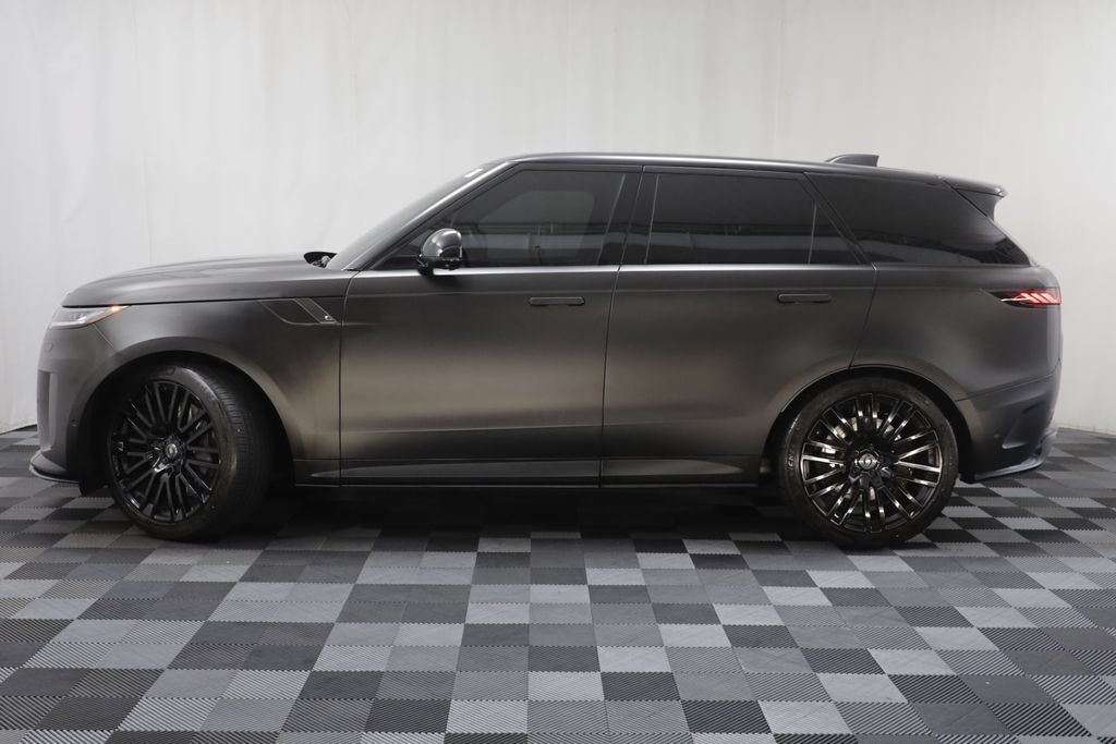 Used 2024 Land Rover Range Rover Sport AWD/4WD image 4