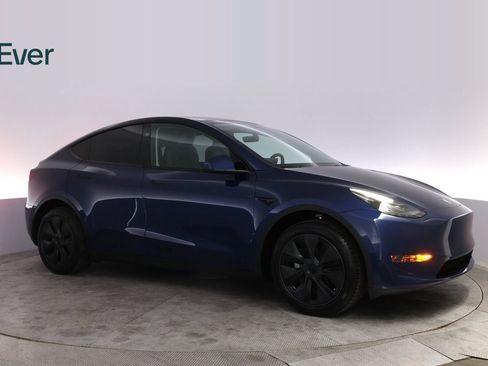 Used 2024 Tesla Model Y 2WD image 14