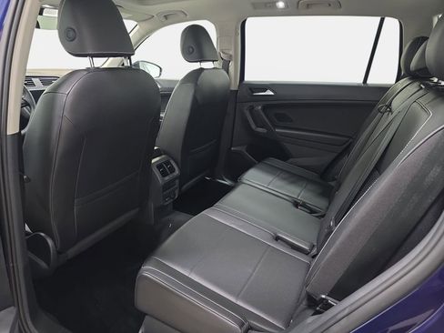 Used 2021 Volkswagen Tiguan SE w/ Panoramic Sunroof Package image 12