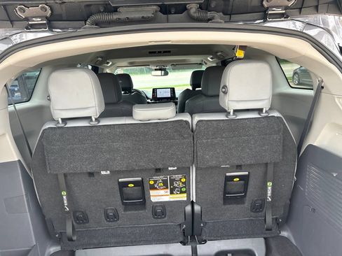 Used 2023 Toyota Sienna XLE AWD/4WD image 26