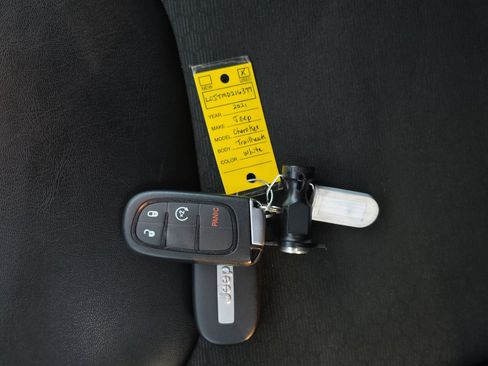 Used 2021 Jeep Cherokee Trailhawk AWD/4WD image 36