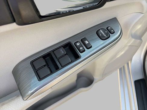 Used 2012 Toyota Camry XLE w/ Convenience Pkg FWD image 14