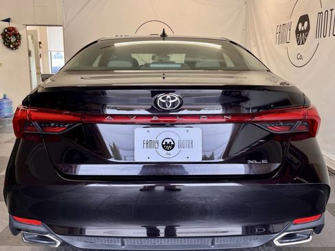 Used 2019 Toyota Avalon XLE image 3