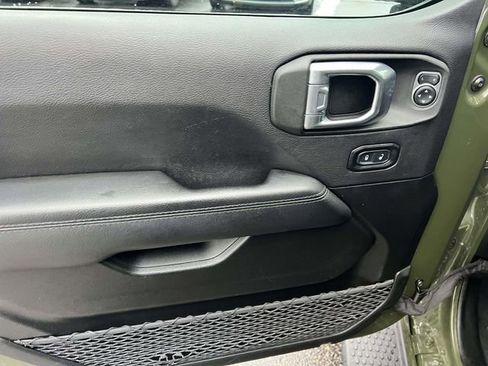 Used 2022 Jeep Wrangler Unlimited Sahara image 15