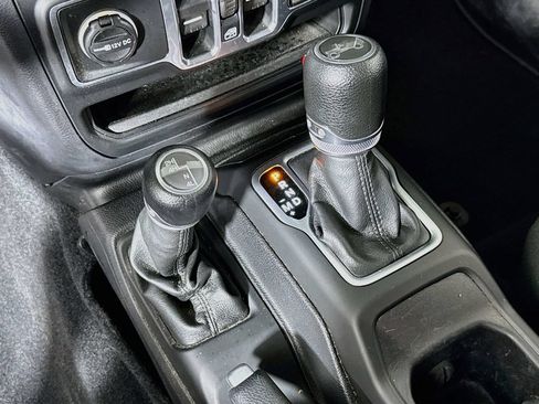 Used 2018 Jeep Wrangler Unlimited Sport S AWD/4WD image 16