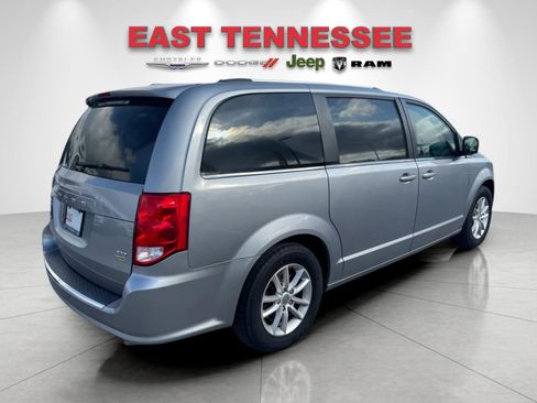 Used 2019 Dodge Grand Caravan SXT image 3
