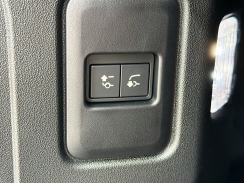 New 2026 Land Rover Defender 110 X-Dynamic SE AWD/4WD image 13
