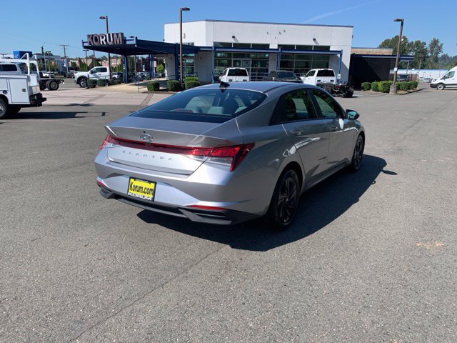 Used 2021 Hyundai Elantra SEL w/ Preferred Accessory Package FWD image 5