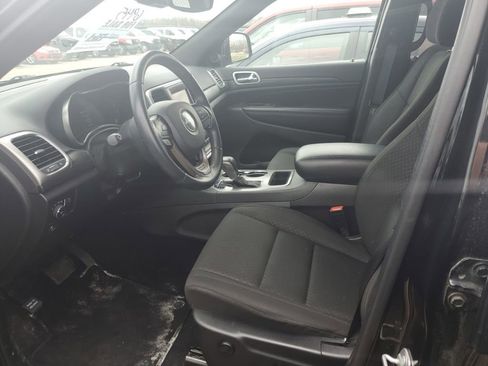 Used 2021 Jeep Grand Cherokee Laredo AWD/4WD image 4