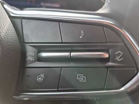 Used 2025 Chevrolet Traverse LT image 21